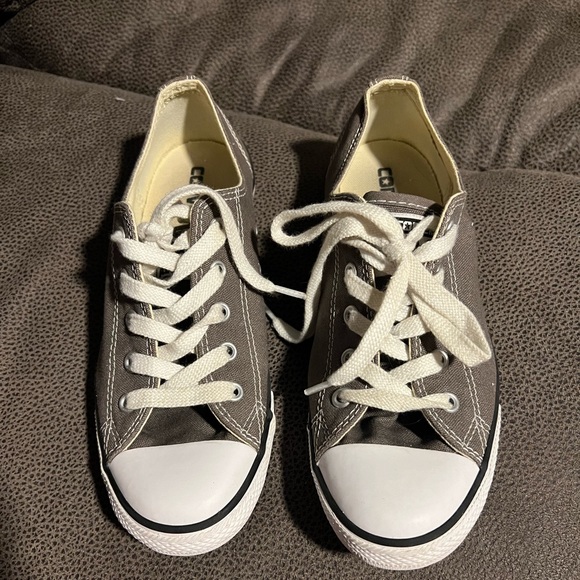 Converse sneakers - lightly worn - size 7 - Picture 1 of 4